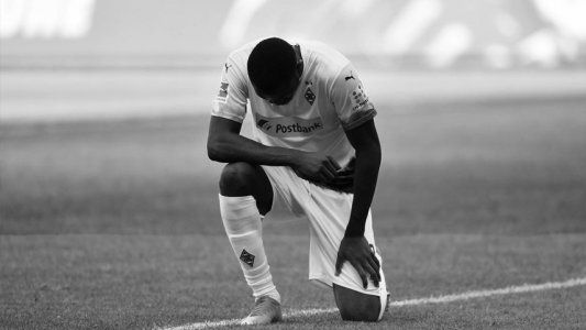 El futbolista que celebró su gol homenajeando a George Floyd, el afroamericano asesinado por la policía en EEUU