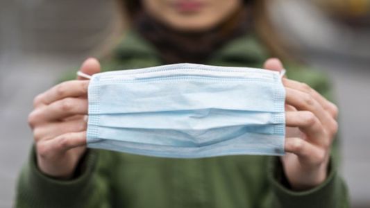 Barbijo: la historia del símbolo de la pandemia al que empezamos a despedir