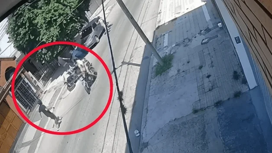 Ramos Mejía: violento robo de motochorros a una pareja que transitaba en su vehículo