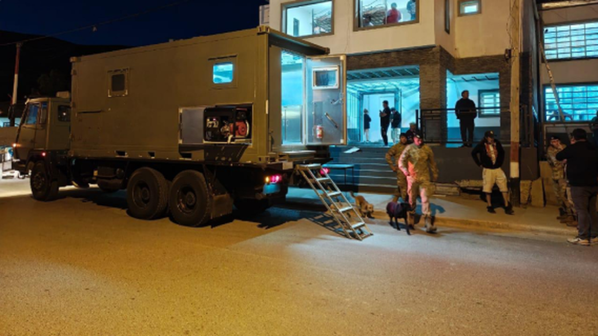 El Gobierno envió asistencia a los evacuados por el desplazamiento en Comodoro Rivadavia