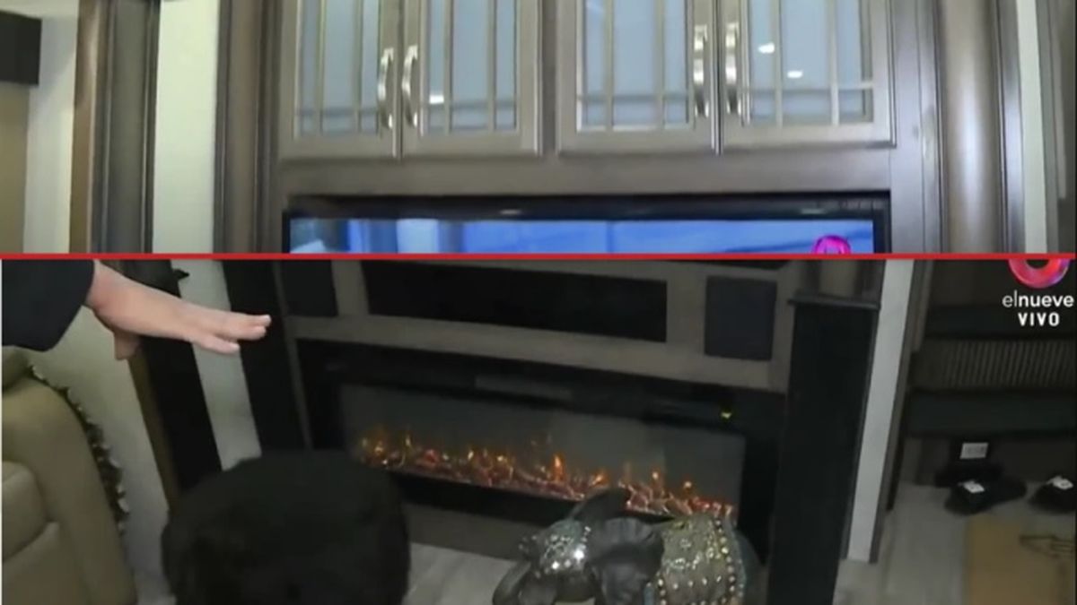 El motorhome de Flavio Mendoza cuenta con una moderna y tecnol&oacute;gica chimenea digital para calefaccionar la unidad.&nbsp;