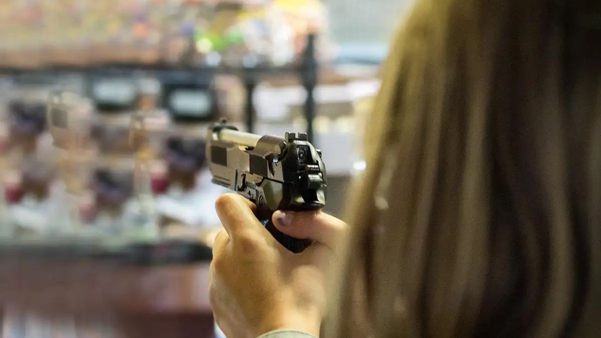 La mujer buscaba proteger a sus hijos
