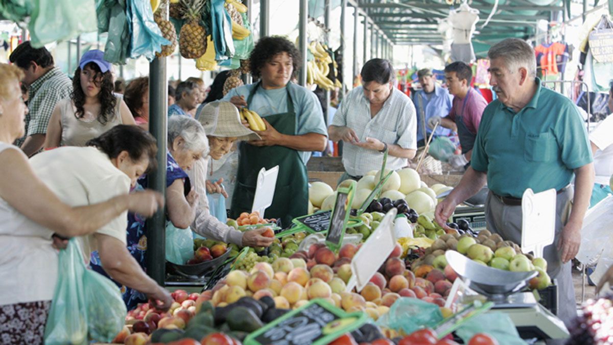 Los mercados y ferias de Chile, ante el aumento de la inflación que llega al 10% anual (Foto: Gentileza La Tercera)