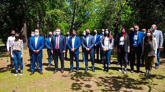 Alberto anuncia junto a Kicillof obras para municipios, en medio de la puja por el PJ bonaerense