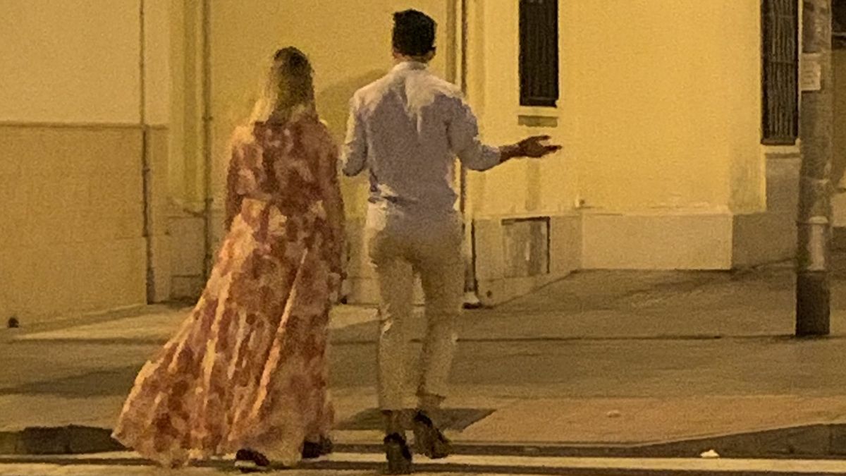 La pareja de la foto que revolucionó las redes.
