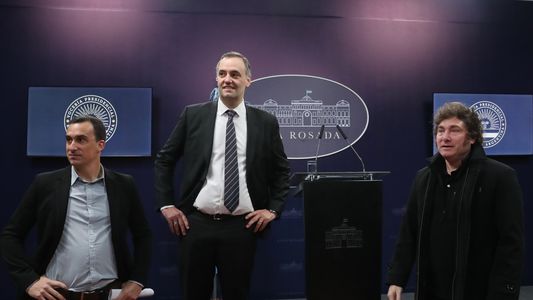 Javier Milei: Pettovello es la mejor ministra de la historia y Caputo está más firme que un edificio