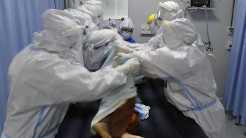 En colapso, Paraguay anuncia toque de queda y nuevas restricciones