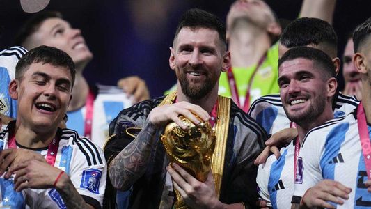 La Ligue 1 reconoció a Lionel Messi como el mejor jugador de la historia y celebró que es campeón del mundo