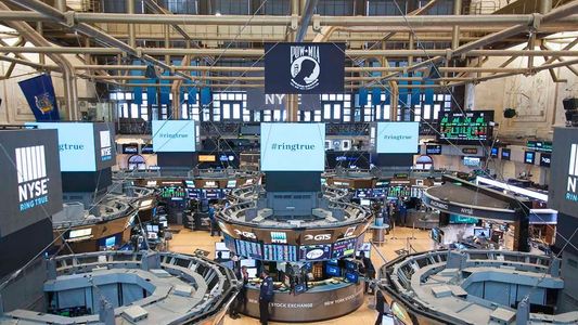 Caen las acciones argentinas en Wall Street y sube el riesgo país por la turbulencia local e internacional