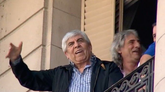 Camioneros logró cerrar un bono extra de fin de año por 14 mil pesos