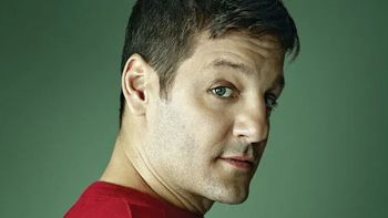 Rodrigo de la Serna brilla en Netflix con la comedia romántica más vista y es la película del momento
