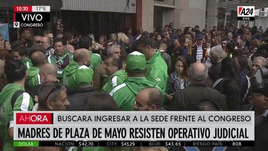 Madres de Plaza de Mayo busca resistir a un allanamiento y denuncia una confiscación ilegal