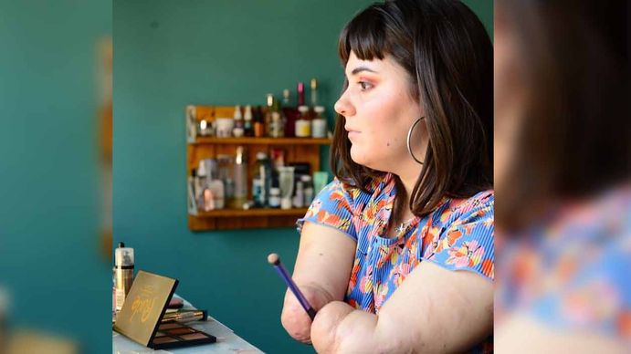 Paloma sufrió amputaciones y ahora es la estrella de tutoriales de make up