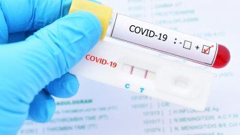 ¿Por qué prohibieron la venta de test rápidos de COVID-19 en las farmacias bonaerenses?