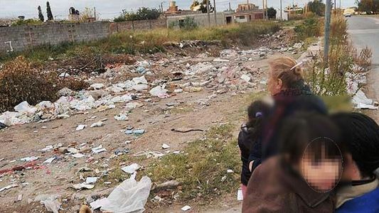 Revisando el celular encontró videos en los que su novio violaba a su hija