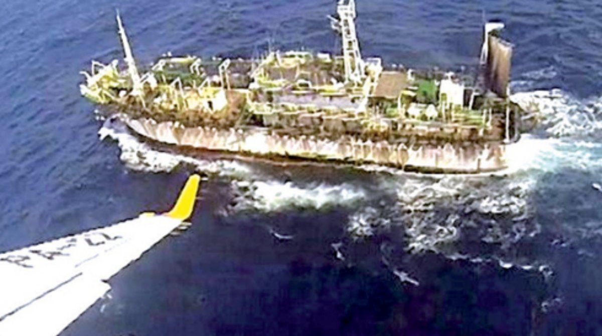 Se hundió un buque pesquero chino cerca de Comodoro Rivadavia: rescataron ilesos a los 30 tripulantes