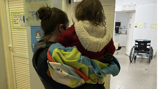 Encerró a su hija de 2 años para irse a bailar y la policía tuvo que rescatarla