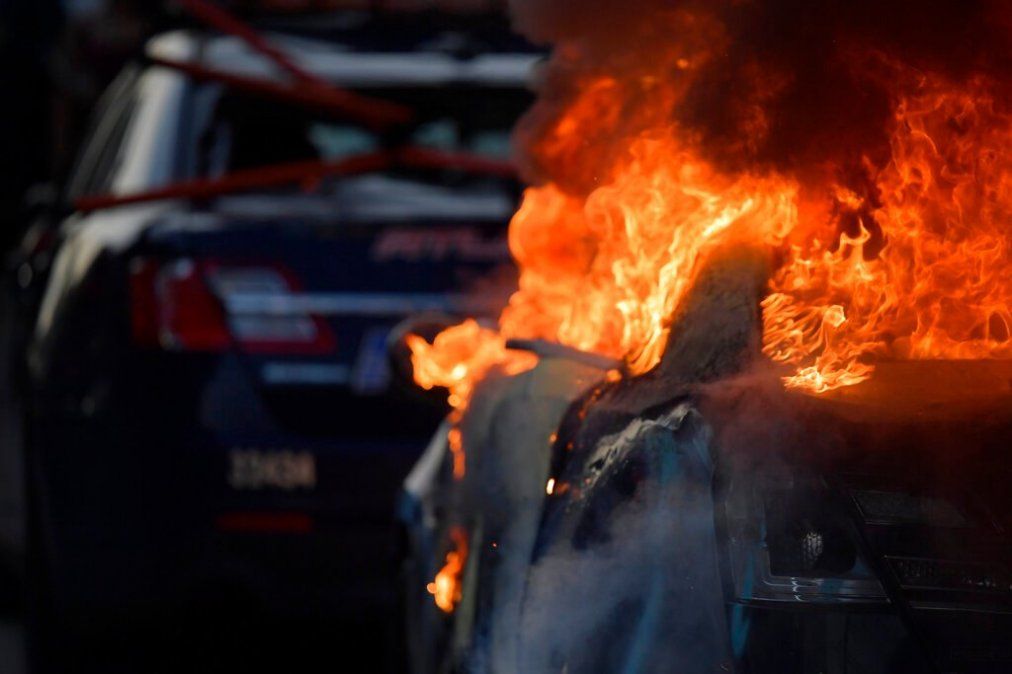 Saqueos, incendios y enfrentamientos por el caso de racismo policial en Estados Unidos