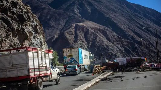 Insólito: un gobernador pidió a turistas no viajar a su provincia por los piquetes