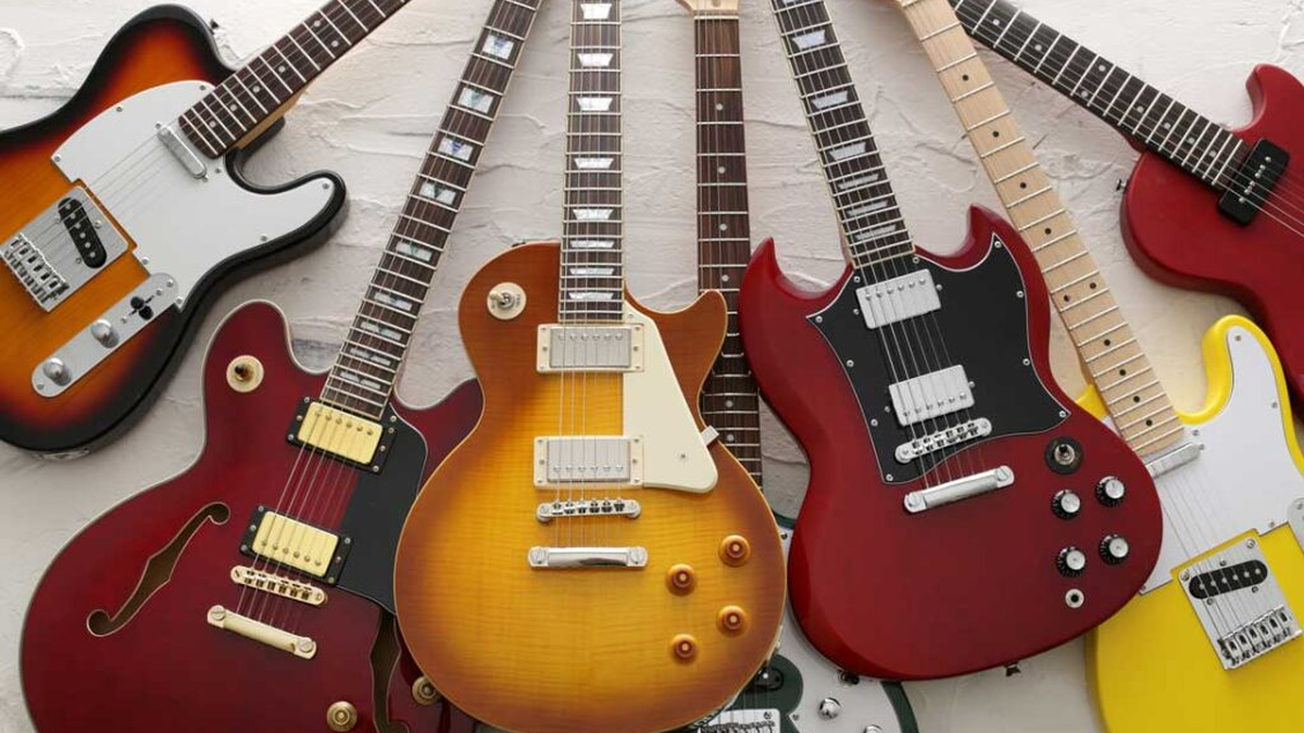 Una guitarra olvidada en un rincón puede decir más que mil palabras no dichas. Foto: Internet/Significado de los sueños.