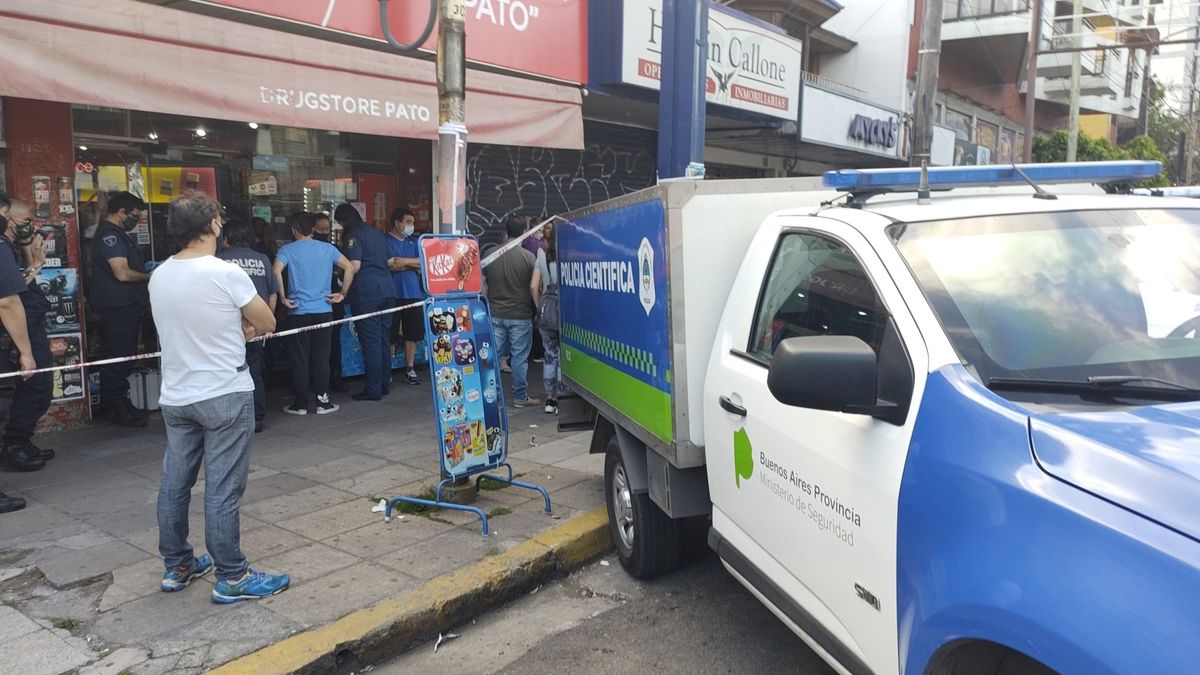 Por Fernando VázquezUn kiosquero fue asesinado a balazos por una pareja de ladrones