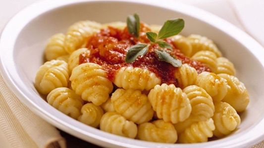 ¿Por qué se comen ñoquis los 29 de cada mes y se coloca un billete debajo del plato?