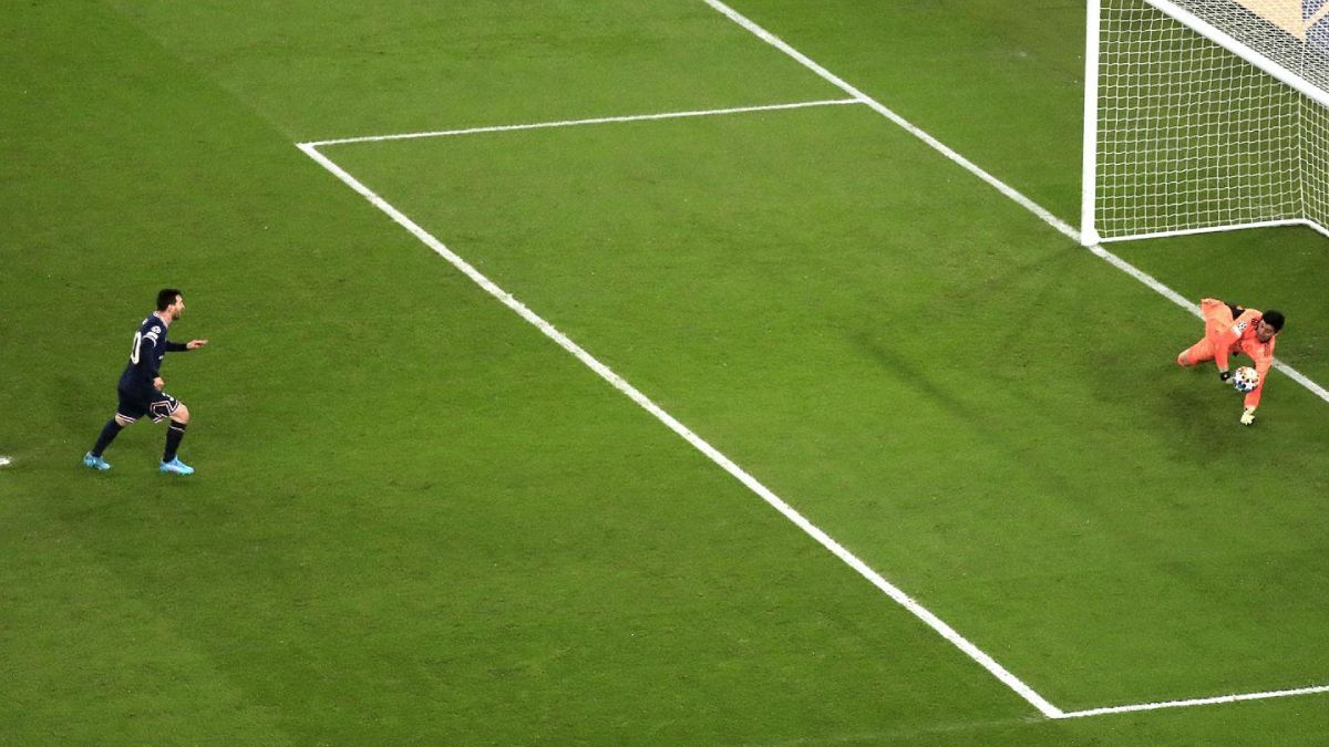 Messi falló un penal clave para PSG.
