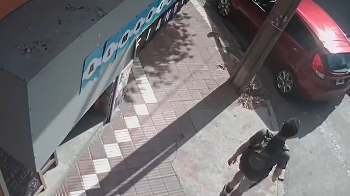 Video: dejó el auto por unos segundos y se lo robaron con su beba de 3 meses adentro