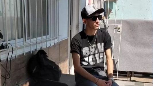 Llevar el mango a casa: la historia de Lautaro, el joven que recibió una golpiza y tiene muerte cerebral