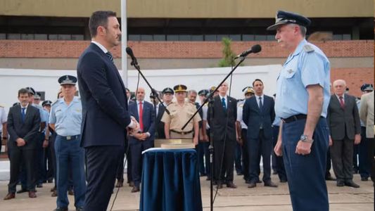 Luis Petri define con Javier Milei al nuevo jefe de la Fuerza Aérea