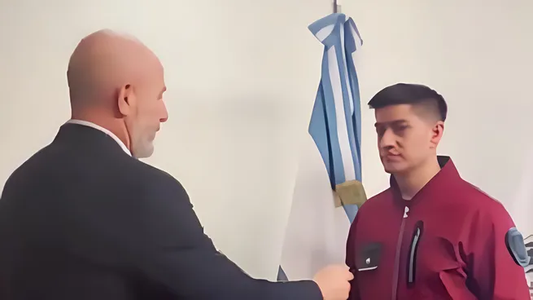 El Gobierno porteño condecoró al policía de la Ciudad que mató a un hombre en un restaurante