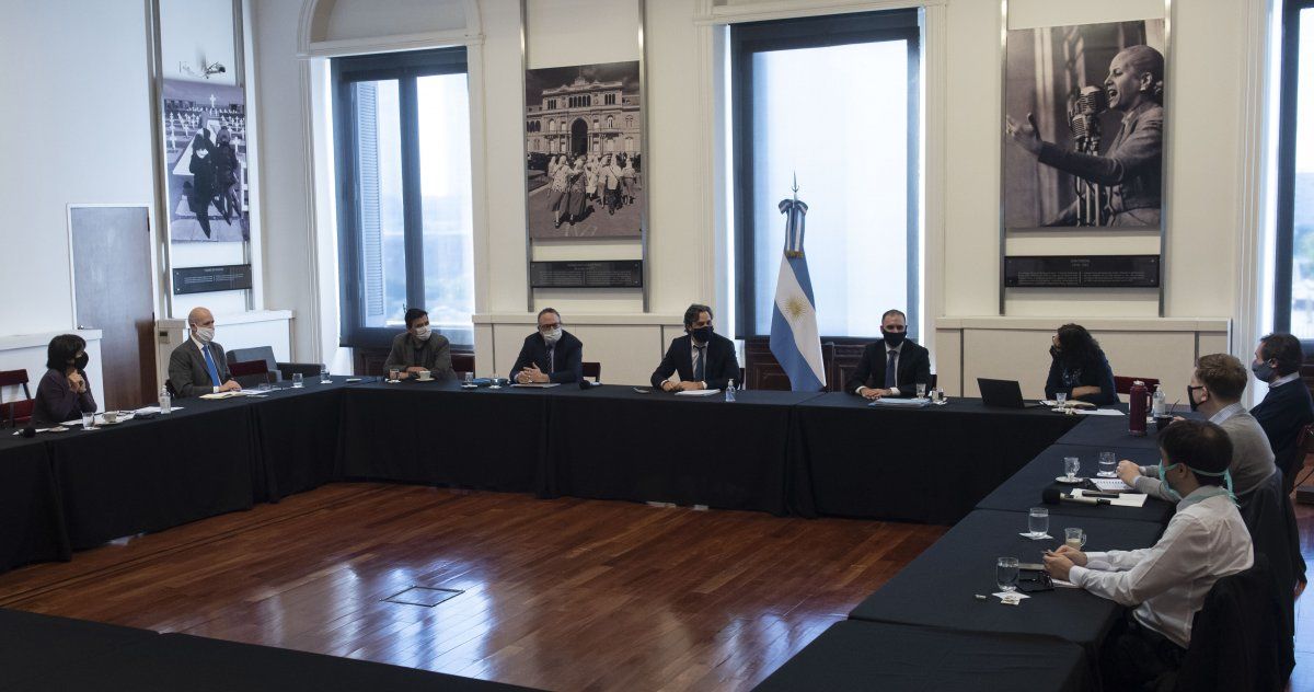 El Gobierno pagará en 3 cuotas los aguinaldos de estatales que superen los $80.000