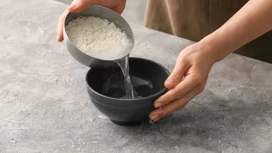 Agua de arroz: el truco ideal que mejora la piel al instante