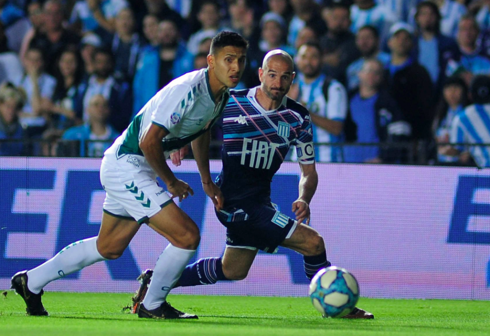 Superliga: Racing no pudo quebrar a Banfield y empataron 0-0 en el Cilindro