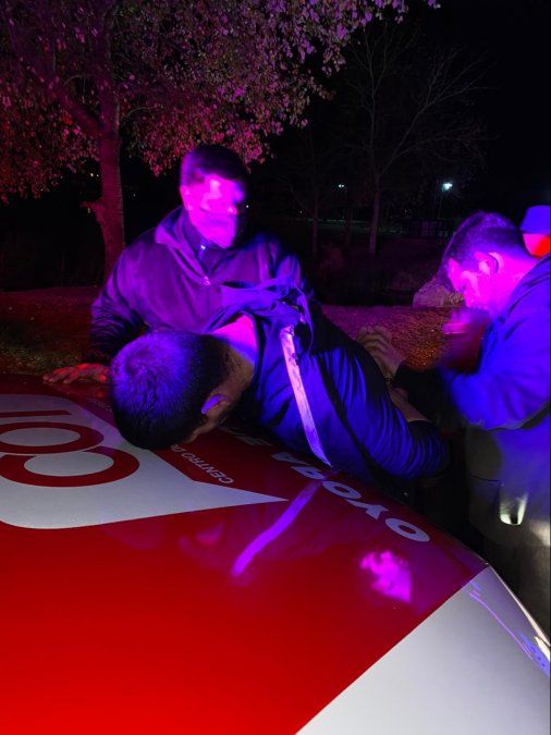 Detuvieron a un delincuente que robó USD 100.000 e intentó escapar con un kayak