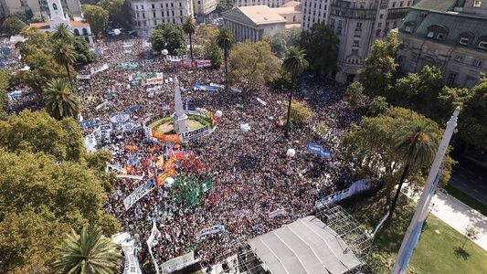 Día de la Memoria: la izquierda inició su acto en la Plaza de Mayo con críticas al Gobierno y al PJ