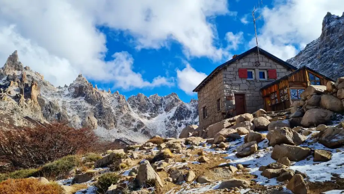 Tragedia en Bariloche: un hombre que trabajaba en un refugio de montaña fue encontrado bajo la nieve (Foto: archivo).