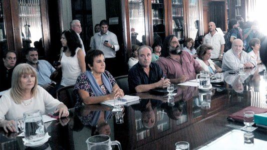 En una semana clave, Vidal tratará de destrabar el conflicto con los docentes y los estatales