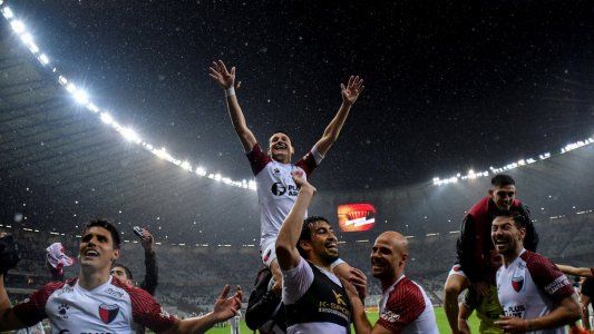 Colón no me da de comer, pero me puede llegar a dar la alegría más importante: el nuevo cartel viral que apareció en Santa Fe