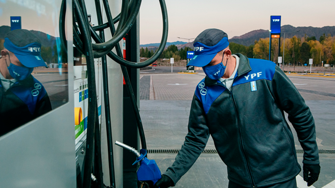 Tras el aumento de otras petroleras, YPF anunció una suba del 9% promedio para sus combustibles