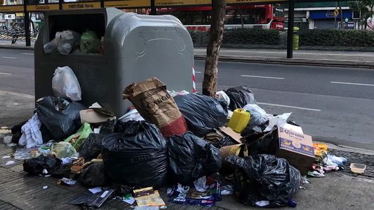 Basura en CABA: un conflicto con Camioneros por la licitación de las grúas afecta la recolección