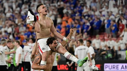 Rafael Santos Borré marcó un golazo y se consagró campeón de la Europa League