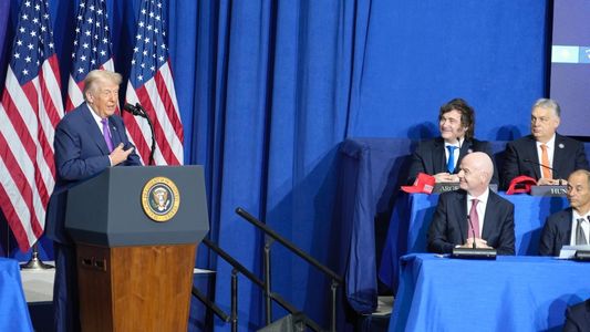 Trump elogió a Milei en la cumbre del Consejo de Paz y le recordó su apoyo en las elecciones