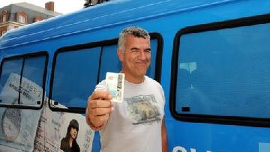 Dady Brieva recibió su nuevo DNI