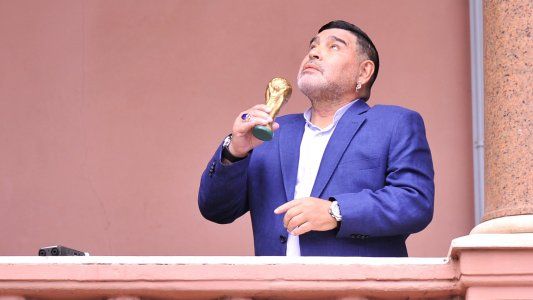 Maradona emuló el festejo de 1986 en el balcón de la Casa Rosada