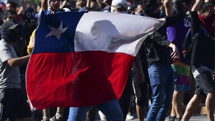 En una elección histórica, Chile votó el plebiscito y rechazó la nueva Constitución