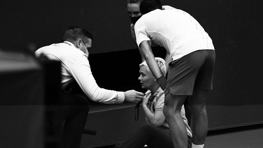Repudiable: la jueza de línea agredida por Djokovic fue amenazada de muerte tras la descalificación de Nole