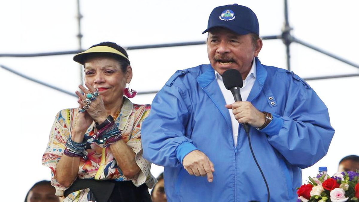 Daniel Ortega y su mujer