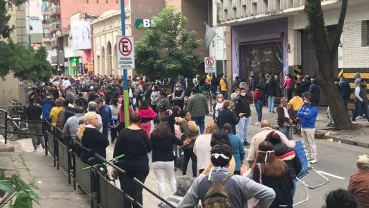 Luego del caos en los bancos, el BCRA dispuso nuevas medidas para el cobros de jubilaciones y AUH