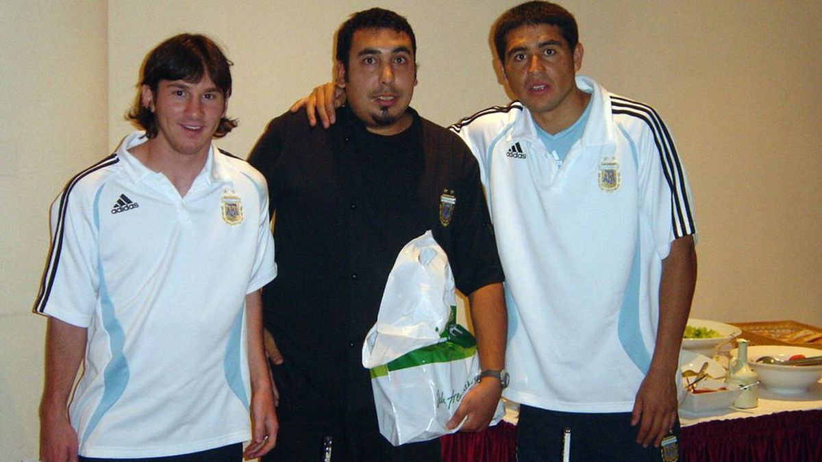 Messi y Riquelme festejando su cumpleaños durante el Mundial de Alemania 2006.&nbsp;